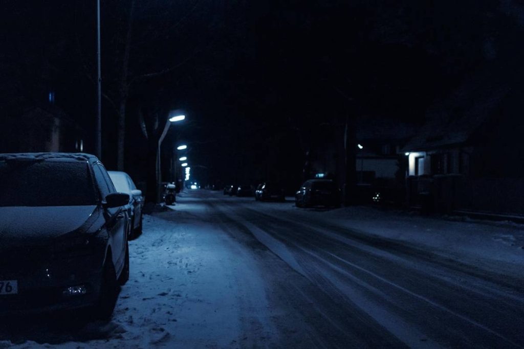 Śliska nawierzchnia drogowa