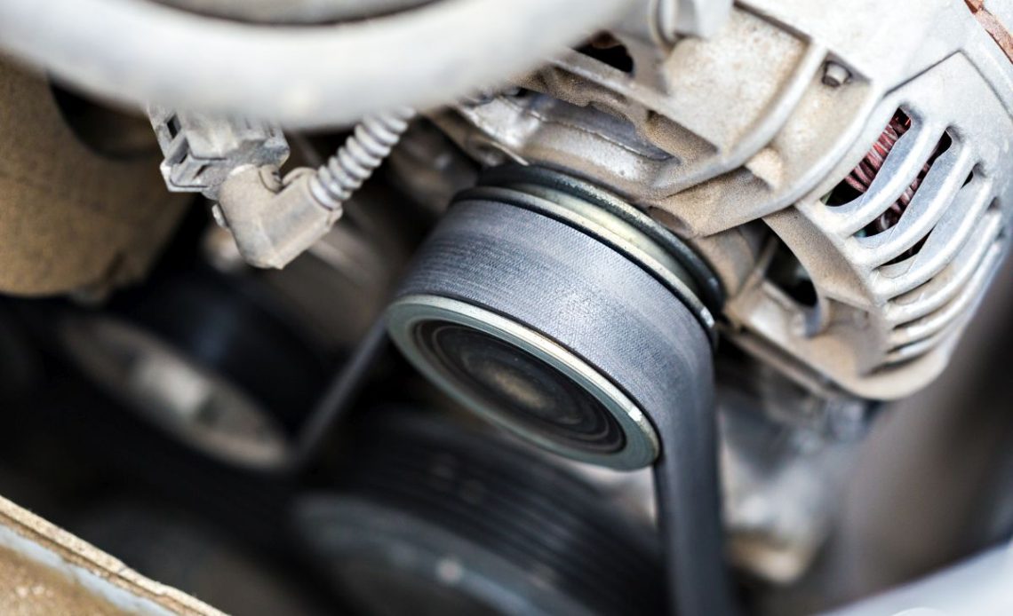 Pasek klinowy piszczy