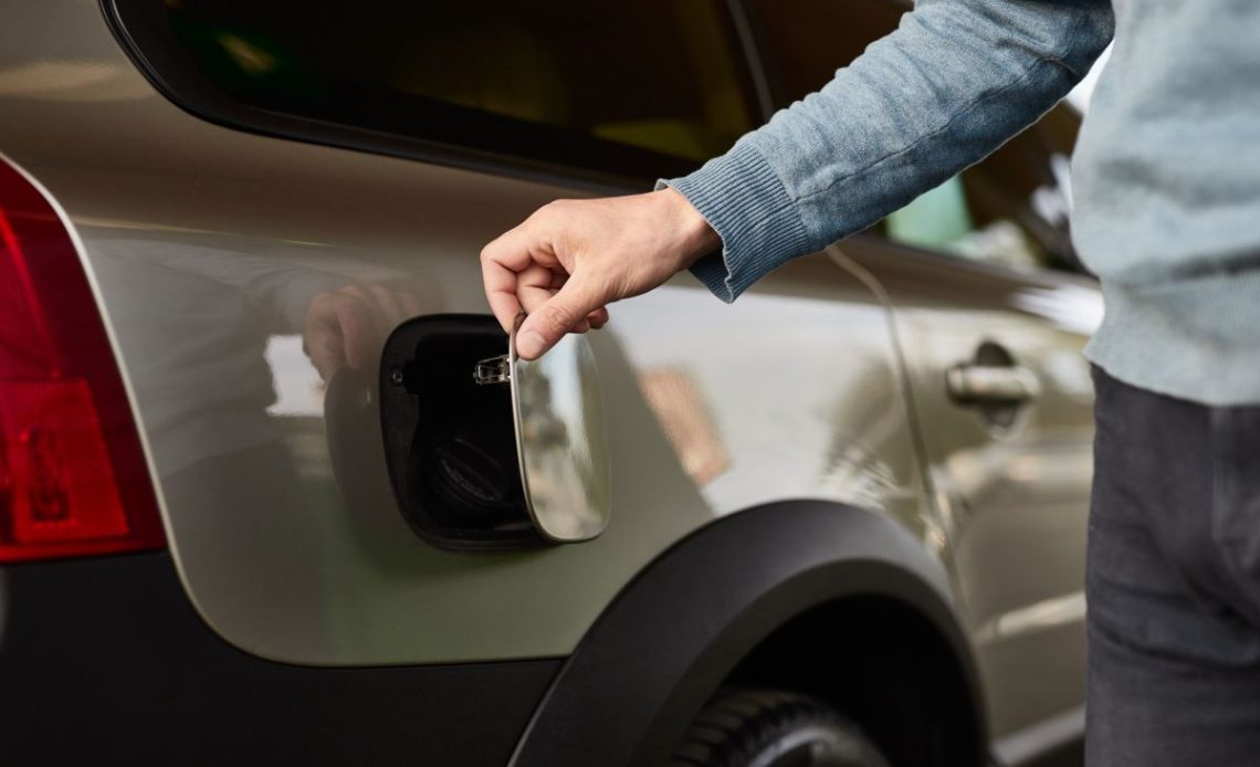 Klapka wlewu paliwa nie zamyka się