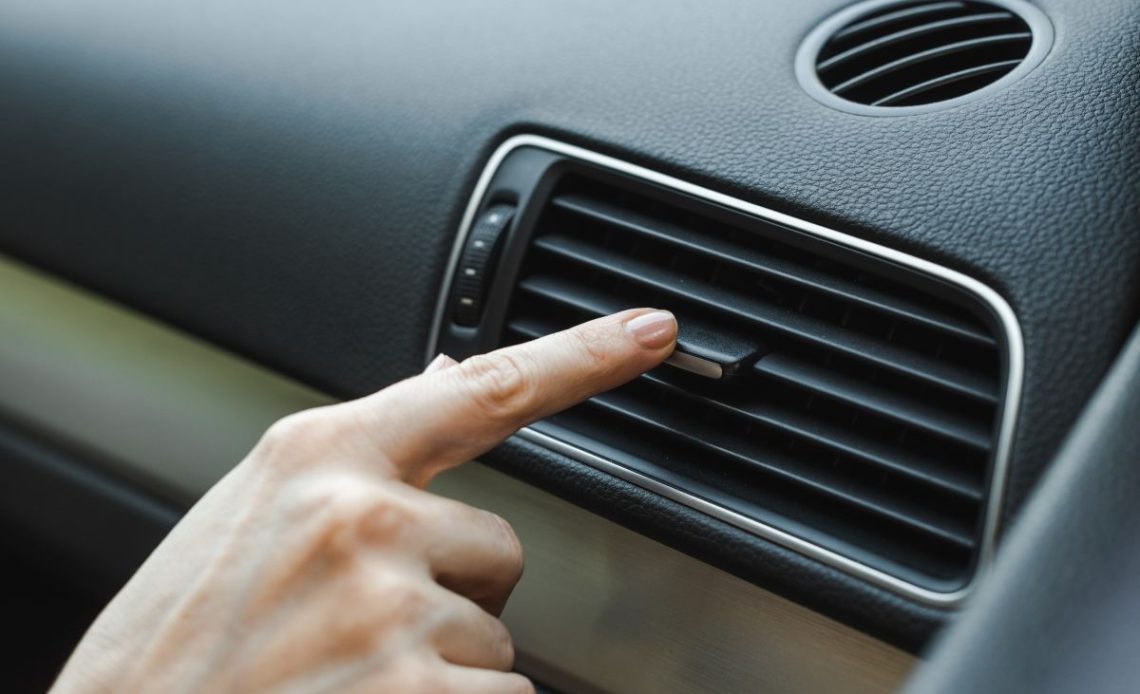 Zapach oleju w kabinie