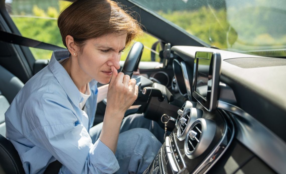 Zapach spalin w kabinie